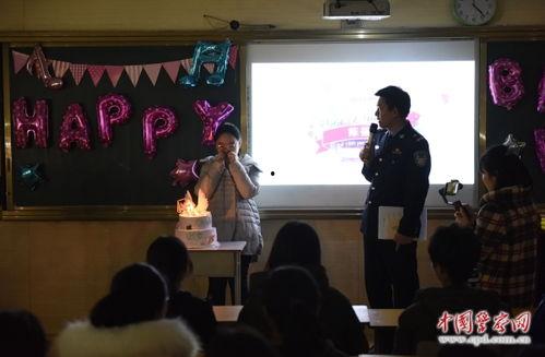 祝福成人礼的视频,青春启航，祝福满溢