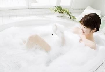 成人泡澡药浴配方视频